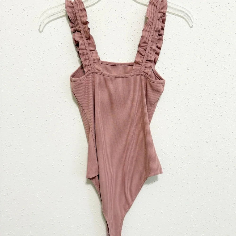 Le Lis Pink Ruffled Ribbed Bodysuit - Picture 3 of 4